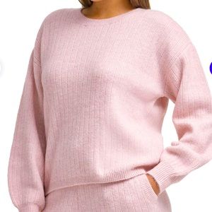 DKNY NWOT pale pink never worn cashmere blended super soft sweater